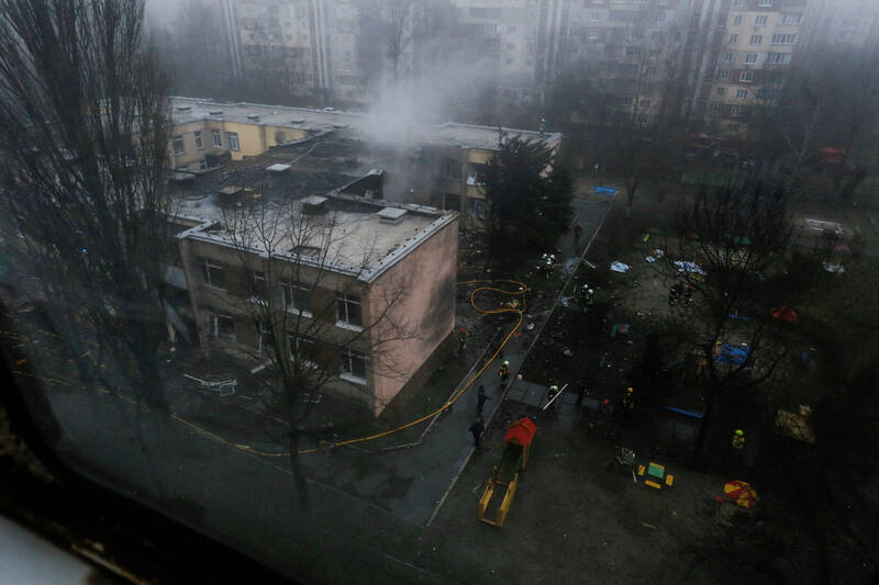 乌克兰一架政府直升机18日坠毁于基辅郊区城镇罗伐利，机上包括乌国内政部长在内共8名官员全数罹难。（路透）(photo:LTN)
