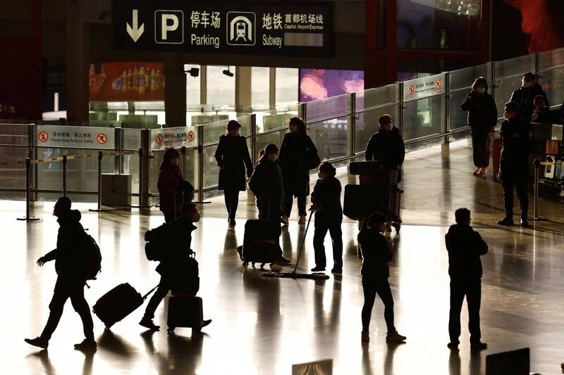 农历春节将至，中国春运启动，北京国际机场人群行色匆匆。（路透）(photo:LTN)