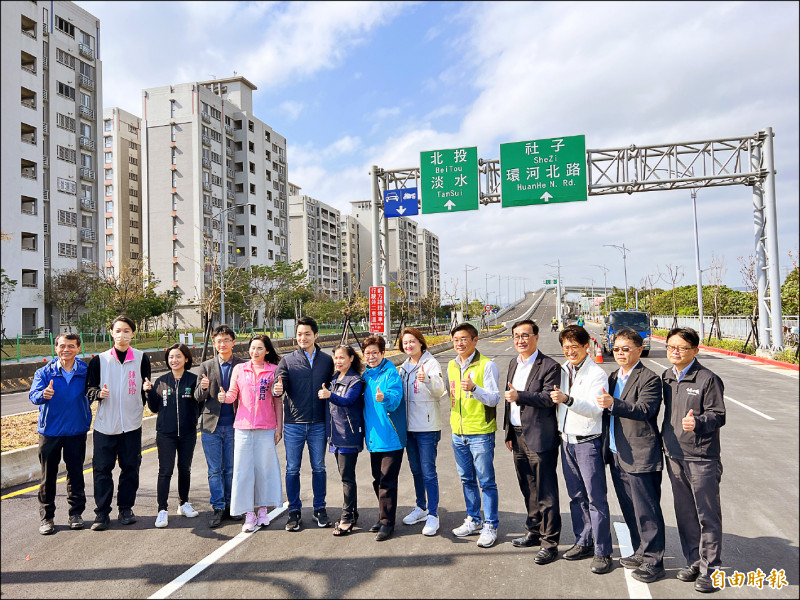 北投區福國路延伸段增設匝道銜接洲美快速道路昨天通車，台北市長蔣萬安率局處首長出席典禮。（記者楊心慧攝）