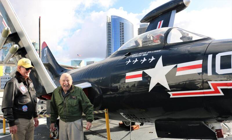 现年97岁的美国海军退役飞行员威廉斯（Royce Williams），曾于韩战期间击落4架米格-15，20日获颁海军十字勋章。（图撷自CAPT Royce Williams脸书）(photo:LTN)
