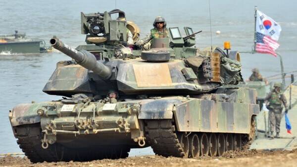 美军「M1艾布兰」系列主战车（MBT），稳坐全球陆军主战车王者地位。图为参加美韩联合军演的M1A2战车。（美联社档案照）(photo:LTN)