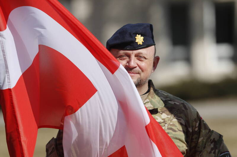 丹麦一名军人与丹麦国旗。（欧新社档案照）(photo:LTN)