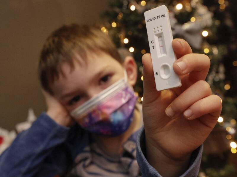 美國最新研究指明，武漢肺炎成為美國兒童第8大死因。（歐新社）