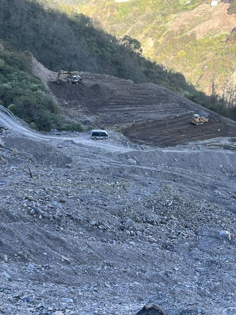 仁愛鄉鄉道投89線14.6K下方土地，民眾質疑大面積開墾恐有安全疑慮。（民眾提供）