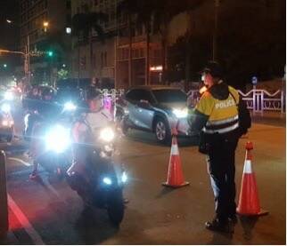 台中市警局執行「歲末加強取締酒後駕車專案」，2個月法辦616人，圖為專案執行畫面。（中市警局提供）