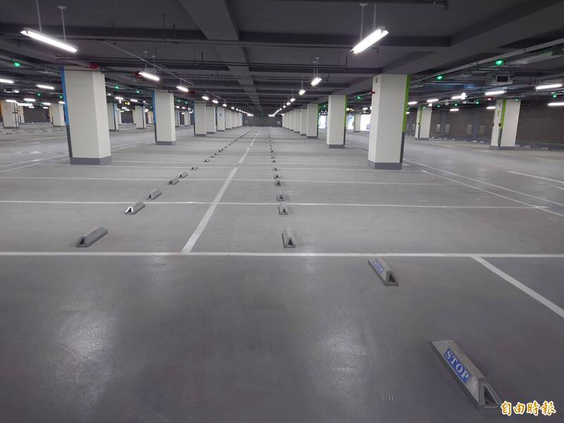 水萍塭公園地下停車場夠大，興建地下二層，共提供362個汽車停車位。（記者洪瑞琴）