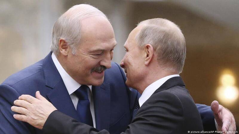 白俄罗斯总统卢卡申科（左），被认为是俄国总统普廷最亲密的盟友之一。（美联社）(photo:LTN)