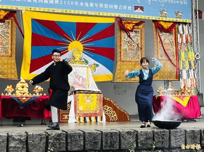 今天是西藏新年初一，藏人團體今日在北市二二八和平紀念公園舉辦「藏曆新年慶祝活動」。（記者陳鈺馥攝）