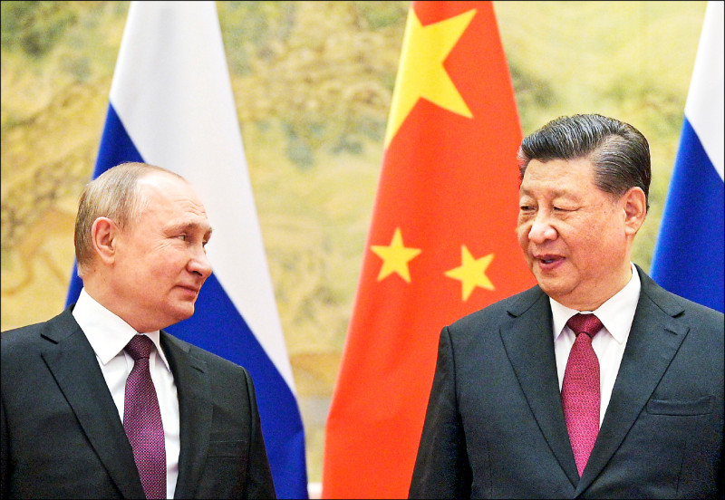 中国国家主席习近平（右）将在近期内访问俄罗斯，与俄国总统普廷（左）举行高峰会。图为去年2月普廷出席北京冬季奥运会开幕式，并与习近平会晤。（美联社档案照）(photo:LTN)