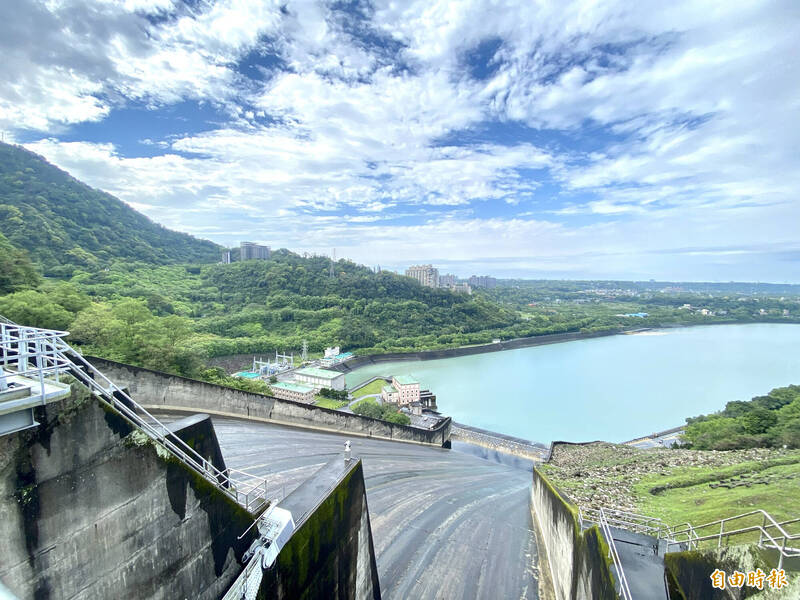 為預防228連假期間再發生塞車情形，經濟部水利署北區水資源局今宣布，將祭出試行園區車輛總量管制，倘若園區達900輛車將只進不出，但今天受天氣不佳影響，同時入園車輛僅約100輛，交通順暢。（資料照）