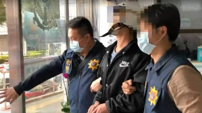 邱姓男子被警方移送複訊。（記者林宜樟翻攝）