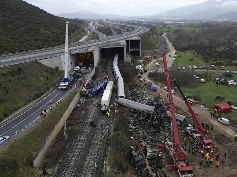 希臘發生嚴重的列車對撞事故，造成至少57人死亡。（美聯社）