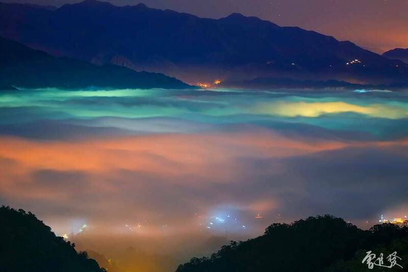 薑麻園雲海超親民，美似琉璃仙境。（圖由曾進發提供）