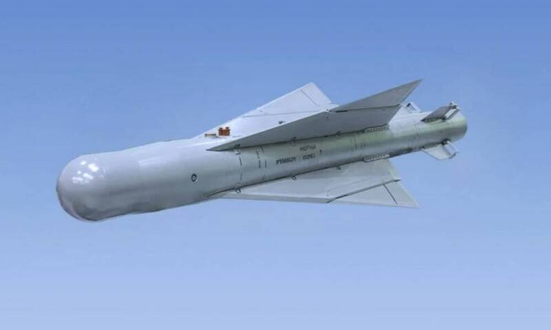 俄军传动用1.5公吨重UPAB-1500B新型「导引滑翔航空炸弹」，攻击乌军阵地。（取自推特）(photo:LTN)