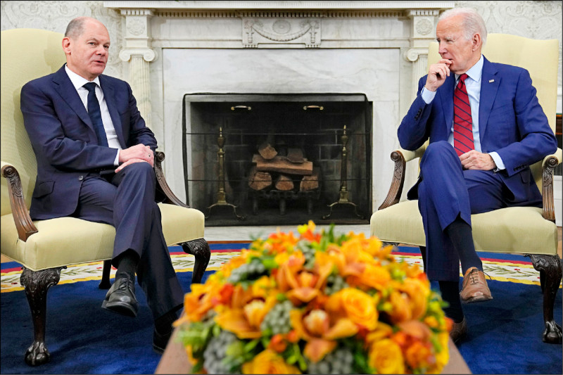 德国总理萧兹三日在白宫与美国总统拜登闭门会谈。（美联社）(photo:LTN)