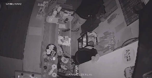 43歲陳姓男子為竊盜慣犯，前天凌晨3時許闖入新北市中和區圓通路某間餐廳行竊。（記者鄭景議翻攝）