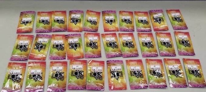 不明毒咖啡包在年輕族群之間流傳使用,桃園警方積極查緝毒品不鬆懈,圖為毒咖啡包示意照。(資料照,記者李容萍翻攝) 不明毒咖啡包在年輕族群之間流傳使用,桃園警方積極查緝毒品不鬆懈,圖為毒咖啡包示意照。(資料照,記者李容萍翻攝)