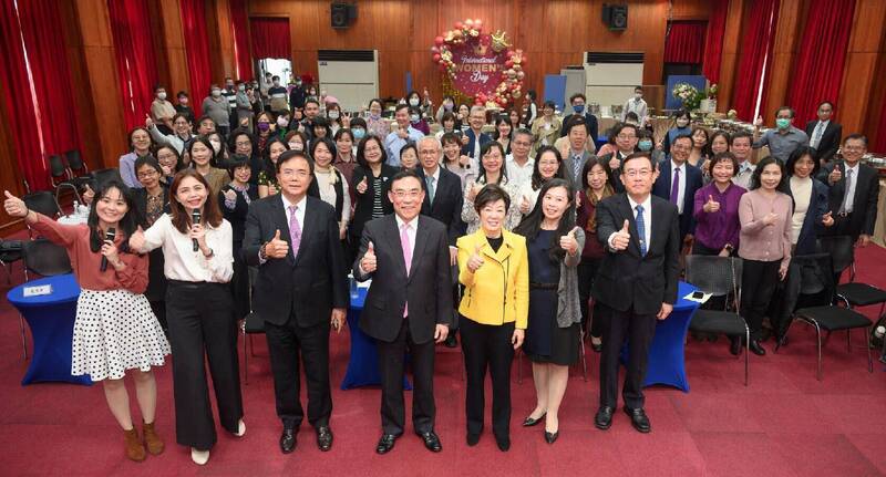 今天是三八國際婦女節，台積電慈善基金會董事長張淑芬，出席法務部、最高及高等檢察署、檢察官協會合辦的「國際婦女節真情相會」活動。（最高檢提供）