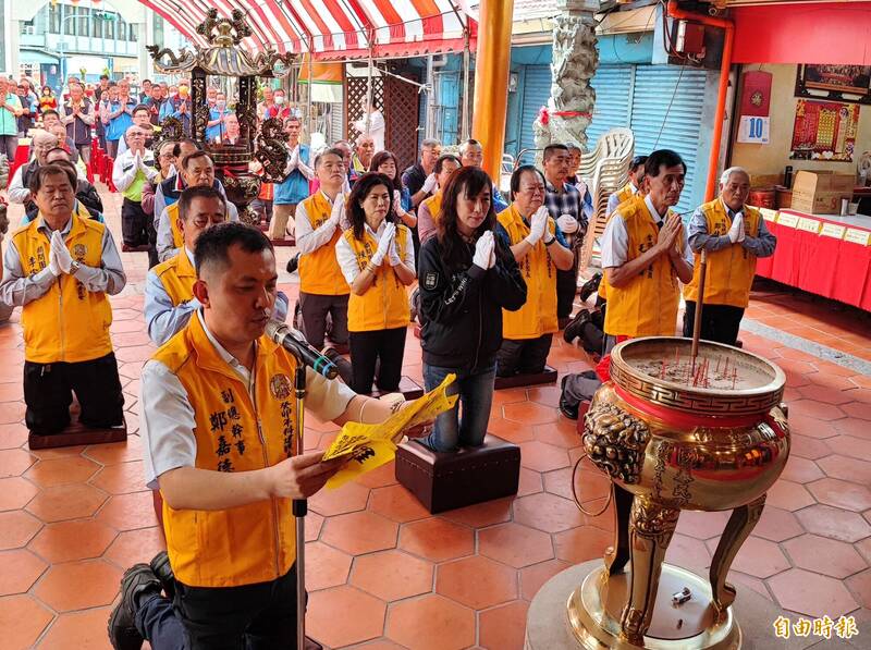 台南新市永安宮暌違44年再度建醮，今天大典團拜、晉呈帥印，完成神職護衛冊封。（記者吳俊鋒攝）