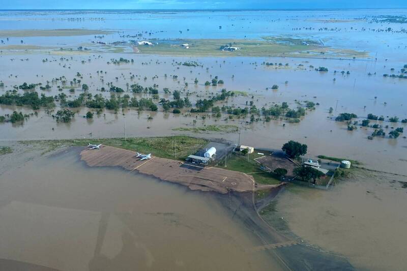 澳洲昆士兰（Queensland）西北部地区在周六（11日）遭到破纪录暴雨引发的洪水侵袭，当地紧急部门已将居民疏散至地势较高的地方。（法新社）(photo:LTN)