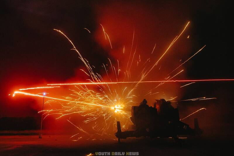 空軍實施「35快砲日、夜間實彈射擊」 展現全天候防空戰力