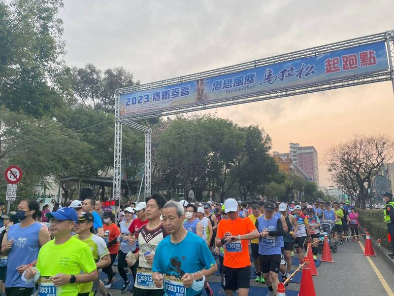 2023晨曦麥香「戀戀風塵」馬拉松，吸引逾3000民眾參與。（運動局提供）