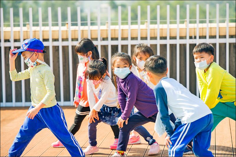 桃園市公立、非營利幼兒園需求大，下月十二日起受理家長上網及現場報名。（教育局提供）