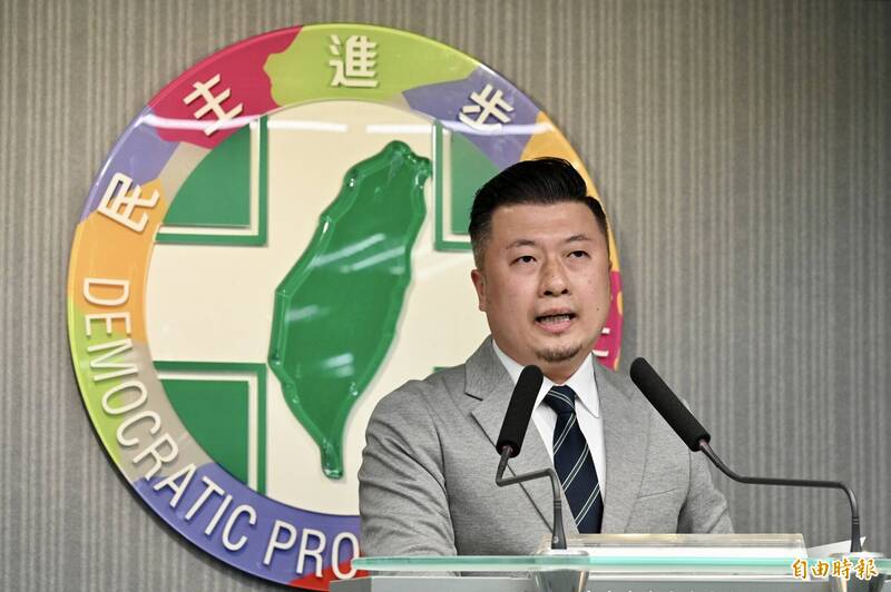 新北市長侯友宜今天稱，新北市是「最大市」也會做大事，民進黨新聞部主任張志豪直言，又是一貫的「侯氏空話」，語句空洞毫無實質內容。（資料照）