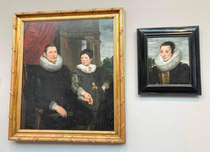法蘭德斯畫派畫家德．沃斯（Cornelis de Vos）1626年的一家人肖像作品，將近200年前被一分為二，現在在丹麥一家美術館並列展出「團圓」。（法新社）