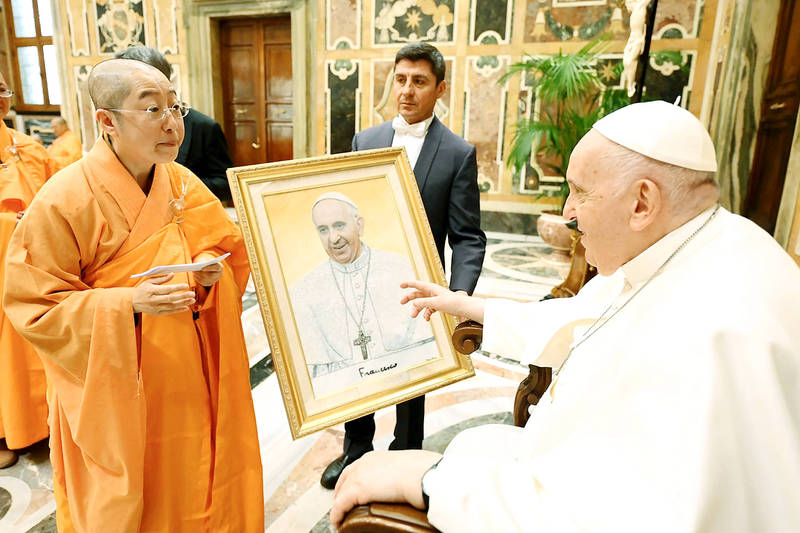 《TAIPEI TIMES》 Pope meets local Buddhist group