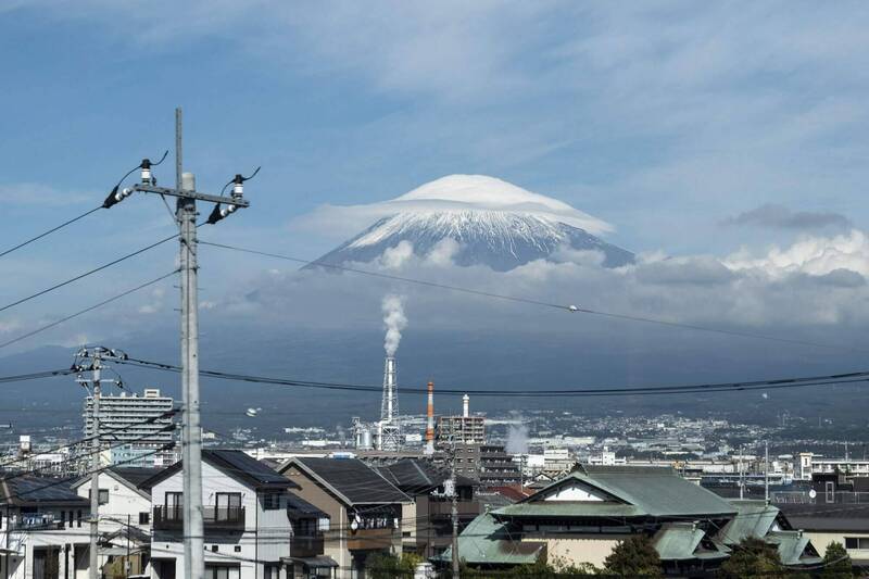 面臨少子化及勞動力短缺的日本，近年對國際學生和勞工接受度愈來愈高，使得住在日本3年以上的外籍人士比例達4成，創下歷來新高。（法新社檔案照）