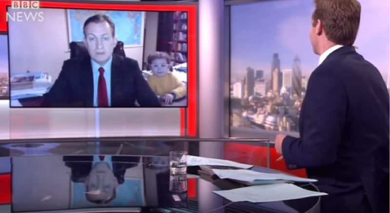 凯利6年前与BBC连线直播讨论政局时，小孩们突然闯进房间。（图撷取自YouTube）(photo:LTN)
