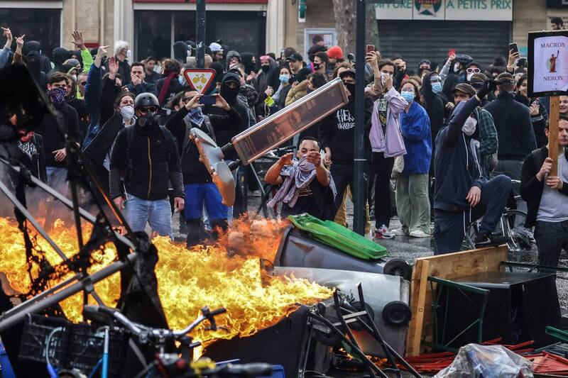 法國反年改逾百萬人上街 警民衝突傳149傷、172人被捕