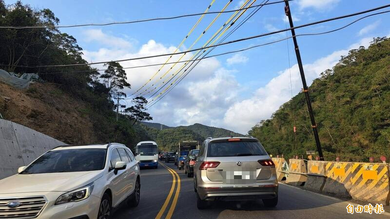 南迴公路屏東境內兩線道瓶頸路段待拓寬，環評已經通過。（記者黃明堂攝）