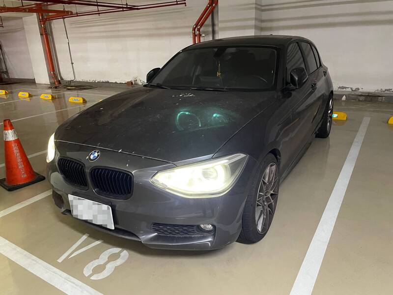 這次拍賣的標的中，有車齡剛滿10年的BMW自用小客車。（圖由新北分署提供）