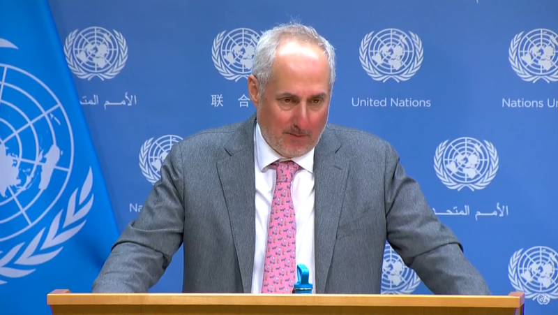 聯合國秘書長發言人杜加里克（Stephane Dujarric）在27日的例行記者會上，被問到「是中國在管理聯合國嗎？」時瞬間變臉，而匆匆結束記者會。（圖擷取自United Nations YouTube）

