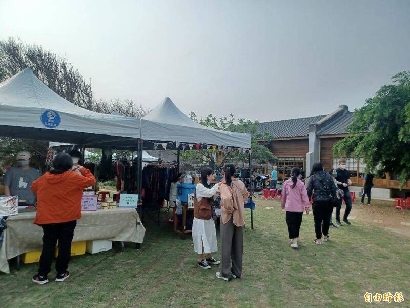 沿菊市集吸引人潮，首日就創下萬人次進入的紀錄。（記者劉禹慶攝）