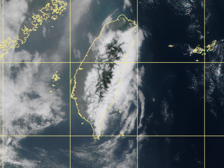 西半部空品不佳，真實色雲圖上台灣西半部灰矇矇。（圖擷自中央氣象局）
