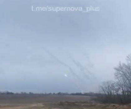 乌克兰武装部队近日对梅利托波尔（Melitopol）发动大规模空袭，梅利托波尔火车站被乌克兰武装部队以大量火箭弹摧毁。（图撷自推特）(photo:LTN)