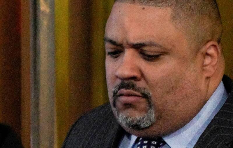 布拉格競選紐約曼哈頓地區檢察官時，曾揚言當選後要逮捕川普，他也被爆收受「金融巨鱷」索羅斯的捐款。（路透）

