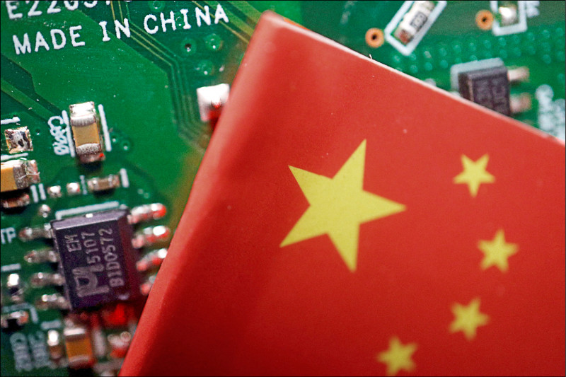 美国联合日荷韩台，限制中国取得高阶尖端半导体与生产设备，导致中国智慧型手机产业面临存亡挑战；而在中国成功生产先进晶片之前，至少还要撑廿年。（路透档案照）(photo:LTN)