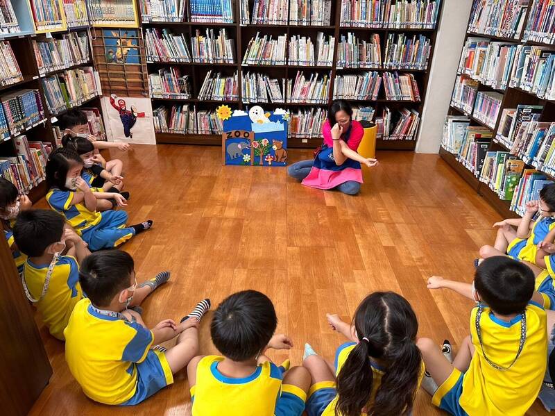 基隆市信義等圖書館延長開放時間,借閱率成長了7成。(圖由基隆市文化局提供) 基隆市信義等圖書館延長開放時間,借閱率成長了7成。(圖由基隆市文化局提供)