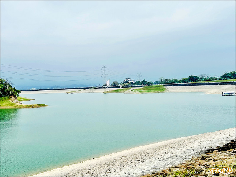 仁義潭水庫蓄水量剩603萬噸。（記者蔡宗勳攝）