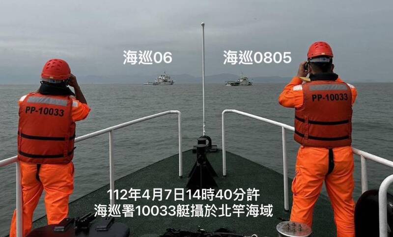 中共「海巡06」和「海巡0805」船企圖接近「閩」船，全程被我方海巡人員監控。（海巡署提供）