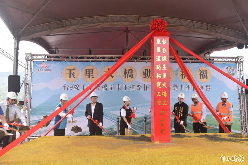 花蓮玉里大橋位於板塊交界處，去年0918地震受損，今舉行重建動土典禮。（記者王錦義攝）