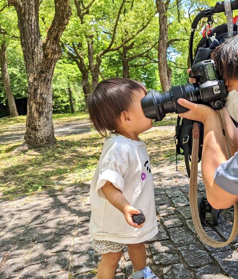 靠太近啦！ 日本老爸想給寶貝女兒拍照 不料意外拍成爆笑畫面
