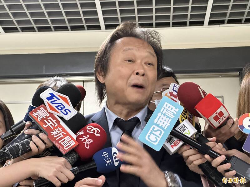 台北市議員王世堅挑戰現任立委何志偉，「堅偉大戰」相當激烈。（記者楊心慧攝）