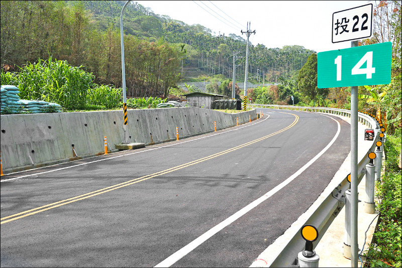 被形容打通南、北中寮任督二脈的中寮鄉環鄉道路拓寬改善工程，第一期工程昨日通車。（投縣府提供）