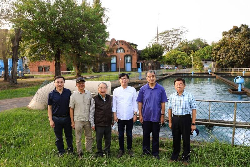 陳其邁今偕同台、日多位水利專家學者，視察竹寮取水站。（記者王榮祥翻攝）