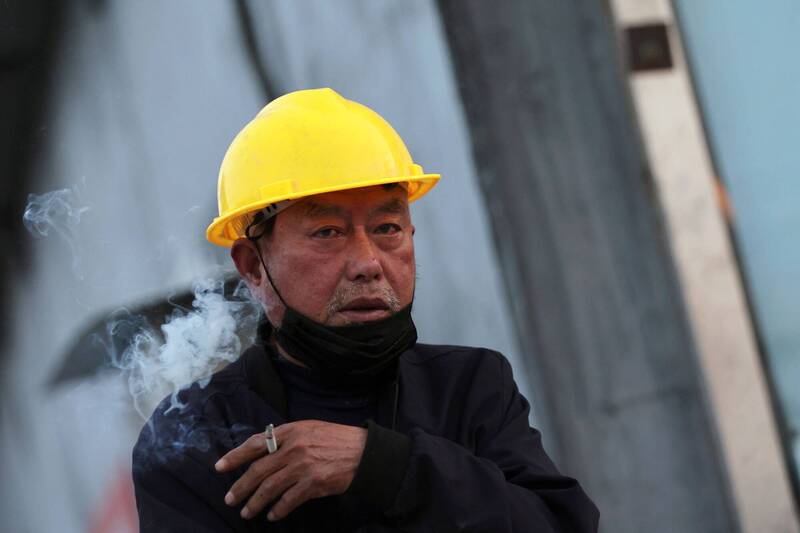 中国各地颁佈的「清退令」，导致许多中高龄劳工都被迫在城市边缘「趴活」，靠打零工谋生，数量高达近8000万人！（路透档案照）(photo:LTN)